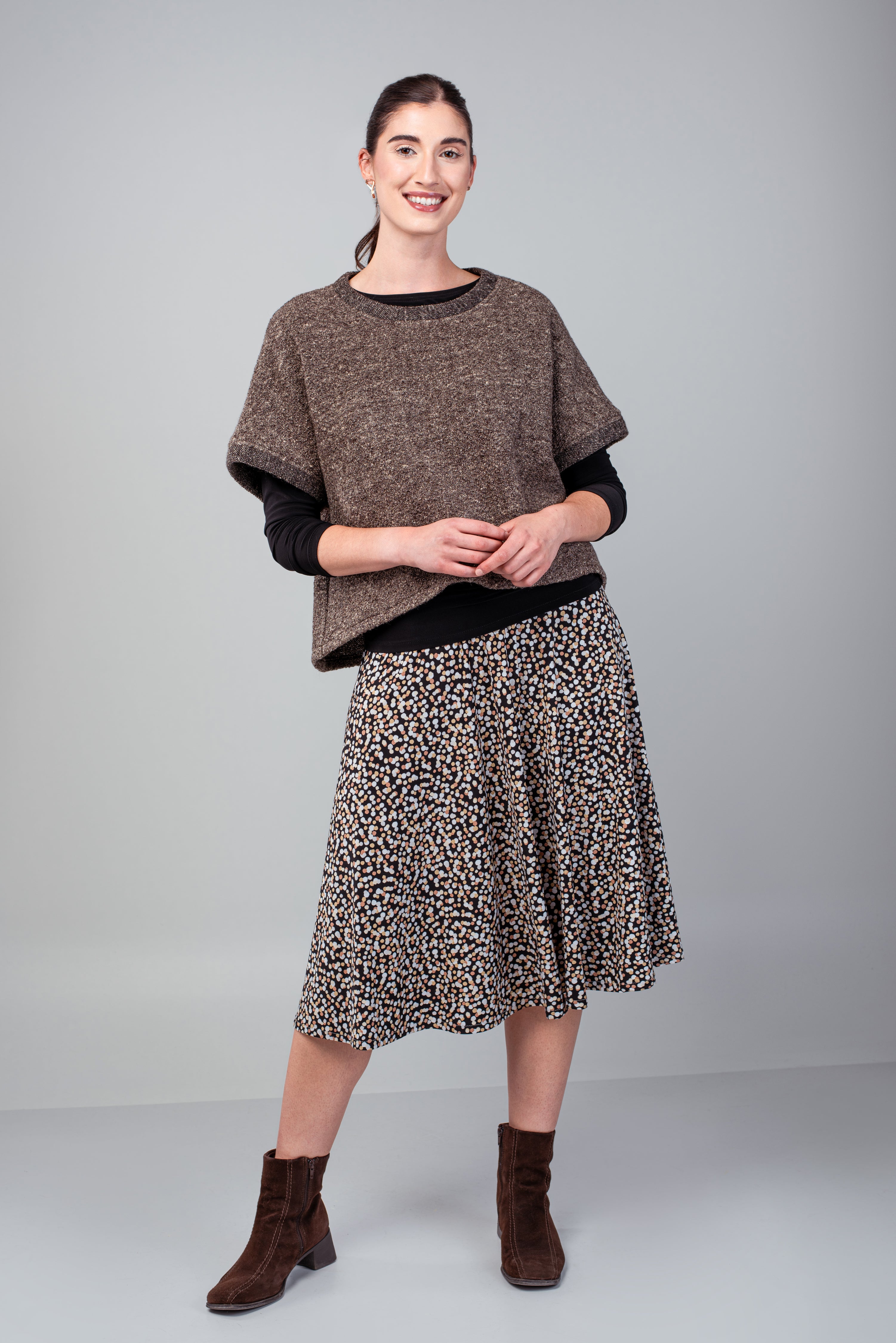 Loose-fitting wool knit top