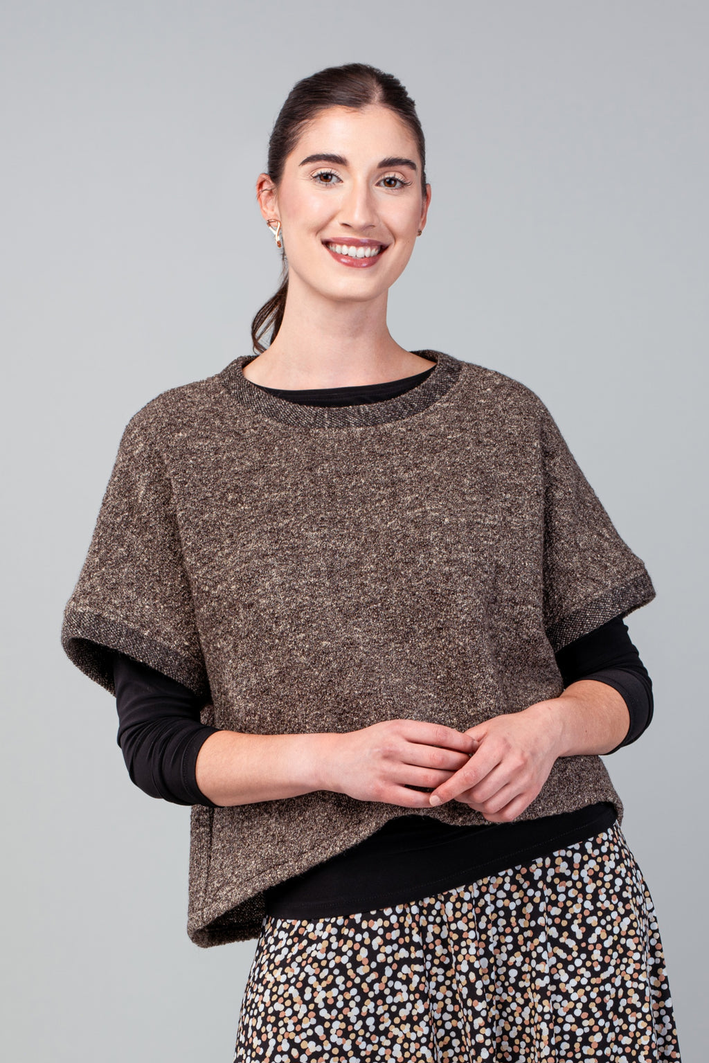 Loose-fitting wool knit top
