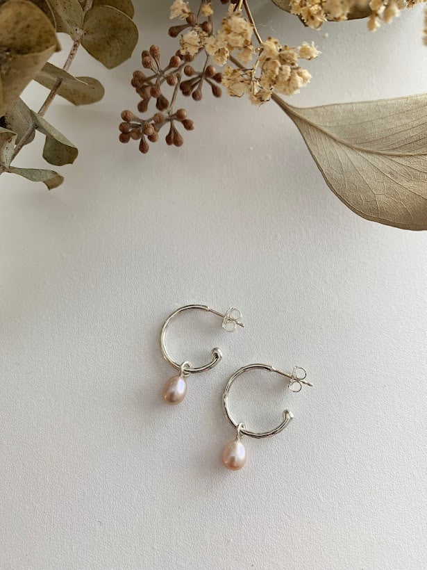 Anneaux en argent avec perle rose amovible. H21-01