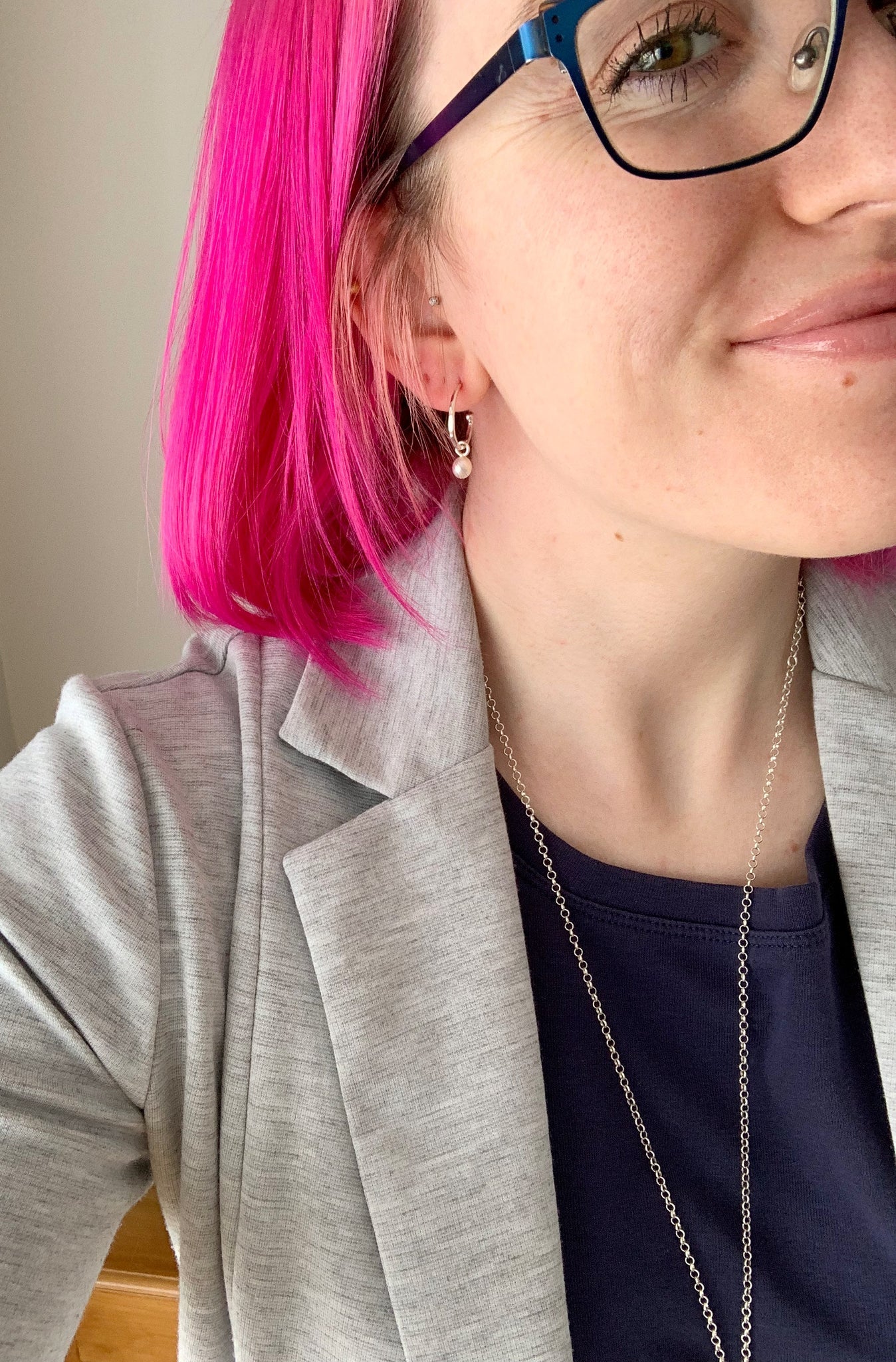 Anneaux en argent avec perle rose amovible. H21-01