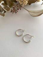 Anneaux en argent avec perle rose amovible. H21-01