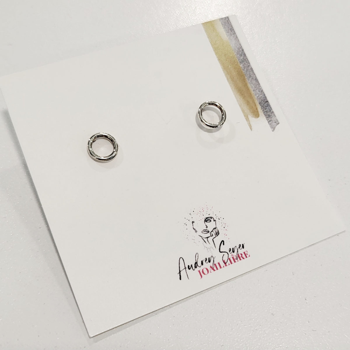 Boucles d’oreilles petits ronds minimalistes en argent - Audrey Seyer