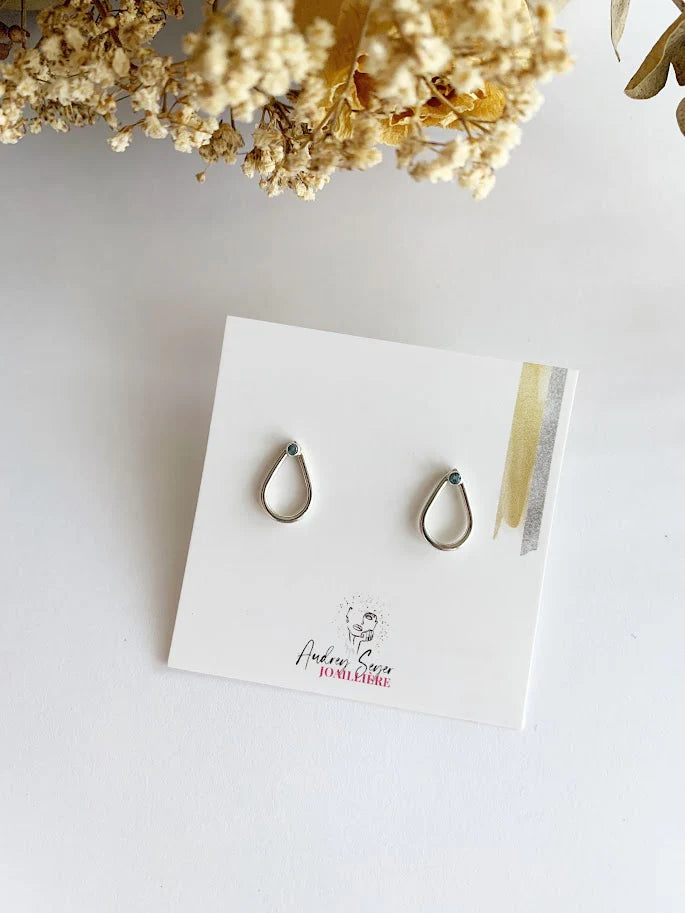 Boucles d’oreilles gouttes délicates avec péridot Sey Gou-04