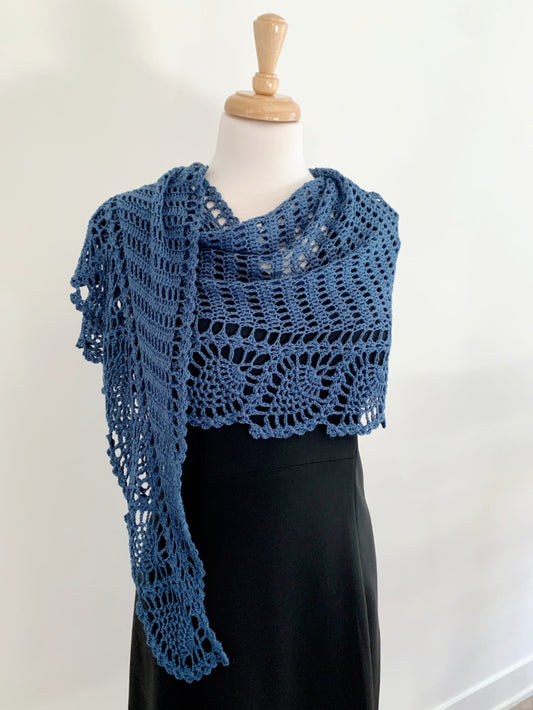 MPA - Châle bleu tricoté au crochet