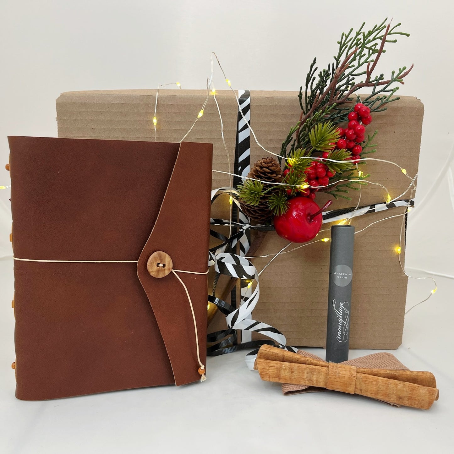 Ensemble raffiné pour homme - Journal de cuir, nœud papillon en bois et eau de toilette