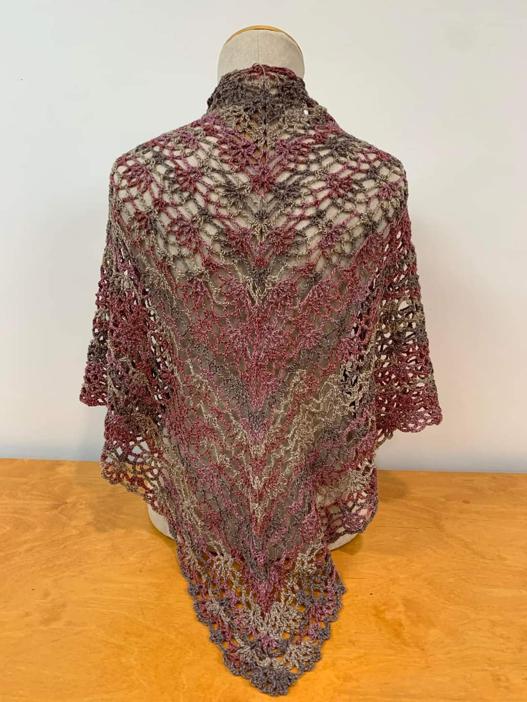 MPA - Châle triangle tricoté au crochet 2 choix de couleur