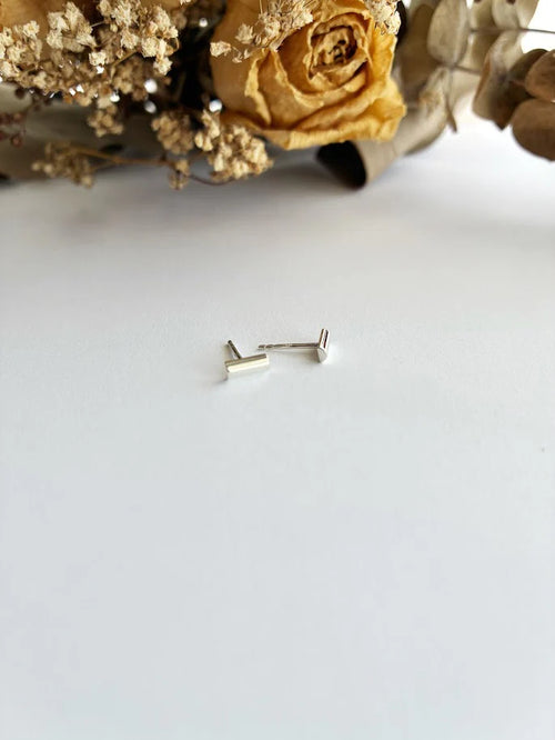 Boucles d’oreilles barres en fil demi-rond en argent - Audrey Seyer