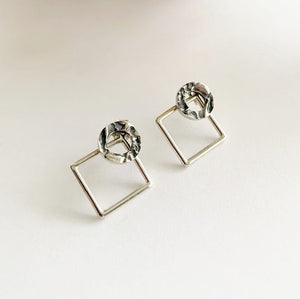 SEY - Vestes d'oreilles beigne et losange en argent sterling.