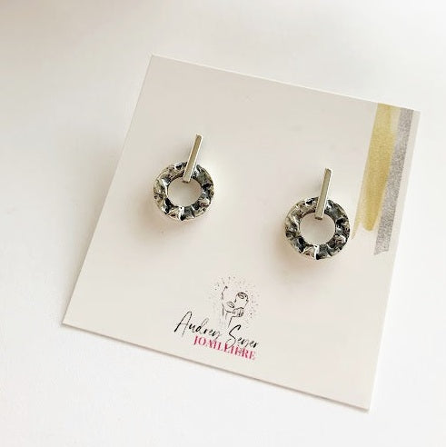 SEY - Silver earrings, donut and stick.