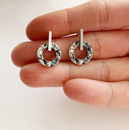SEY - Silver earrings, donut and stick.