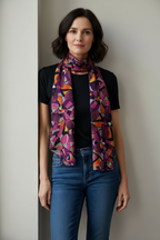 Foulard long en soie, imprimé exotique en tons de prune