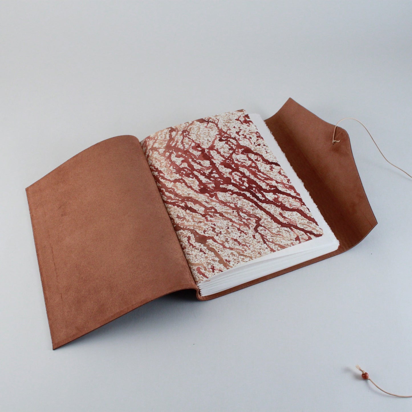 Ensemble raffiné pour homme - Journal de cuir, nœud papillon en bois et eau de toilette