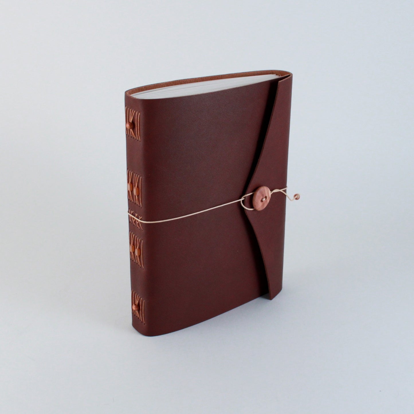 Ensemble raffiné pour homme - Journal de cuir, nœud papillon en bois et eau de toilette