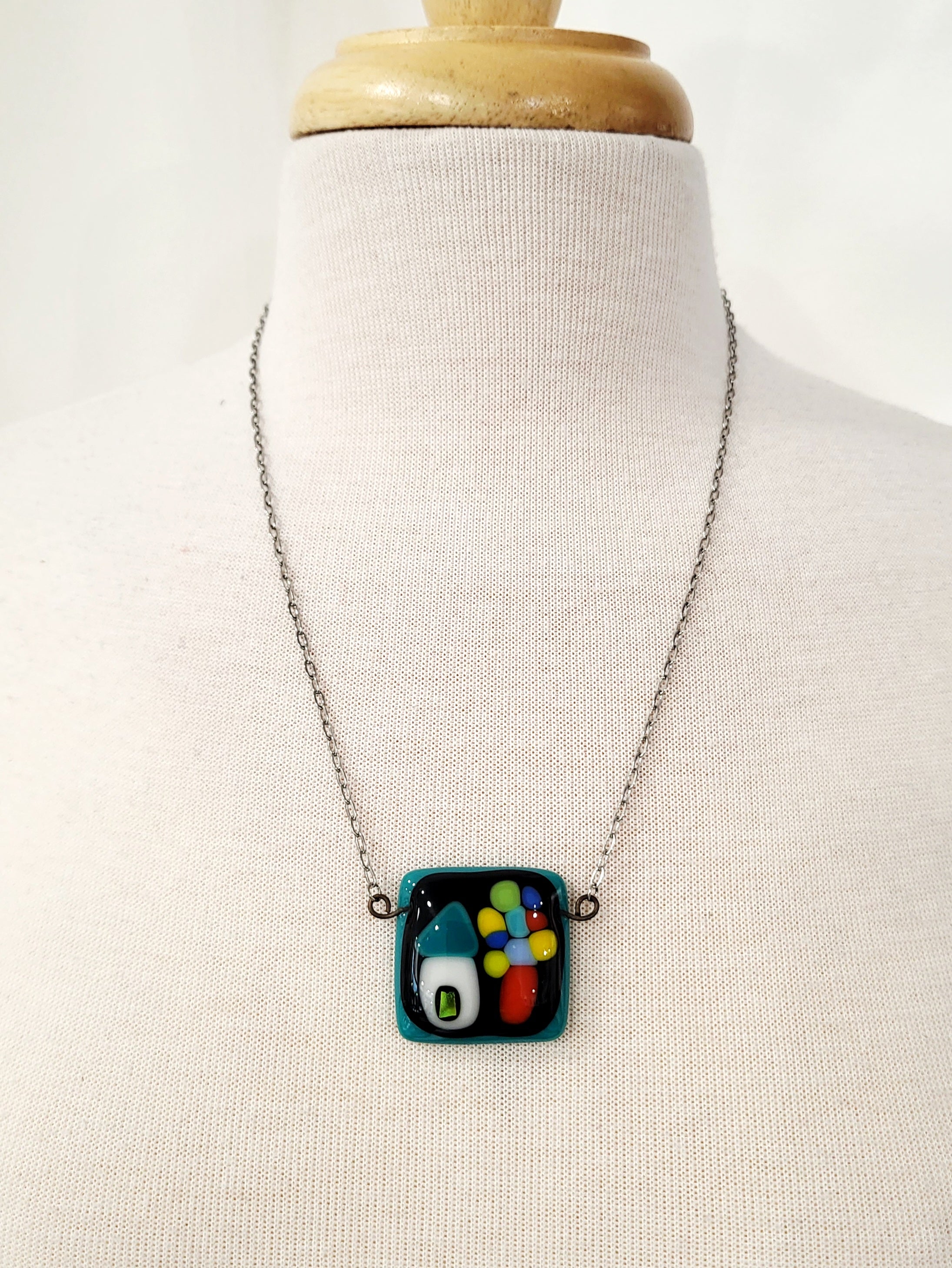 Collier à pendentif en verre fusionné - Maison et arbre - Laparé bijoux