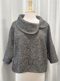 Pèlerine, veste pour femme en lainage moucheté noir et écru