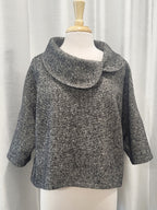 Pèlerine, veste pour femme en lainage moucheté noir et écru