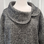 Pèlerine, veste pour femme en lainage moucheté noir et écru