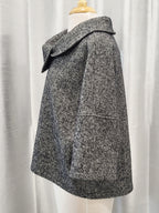 Pèlerine, veste pour femme en lainage moucheté noir et écru