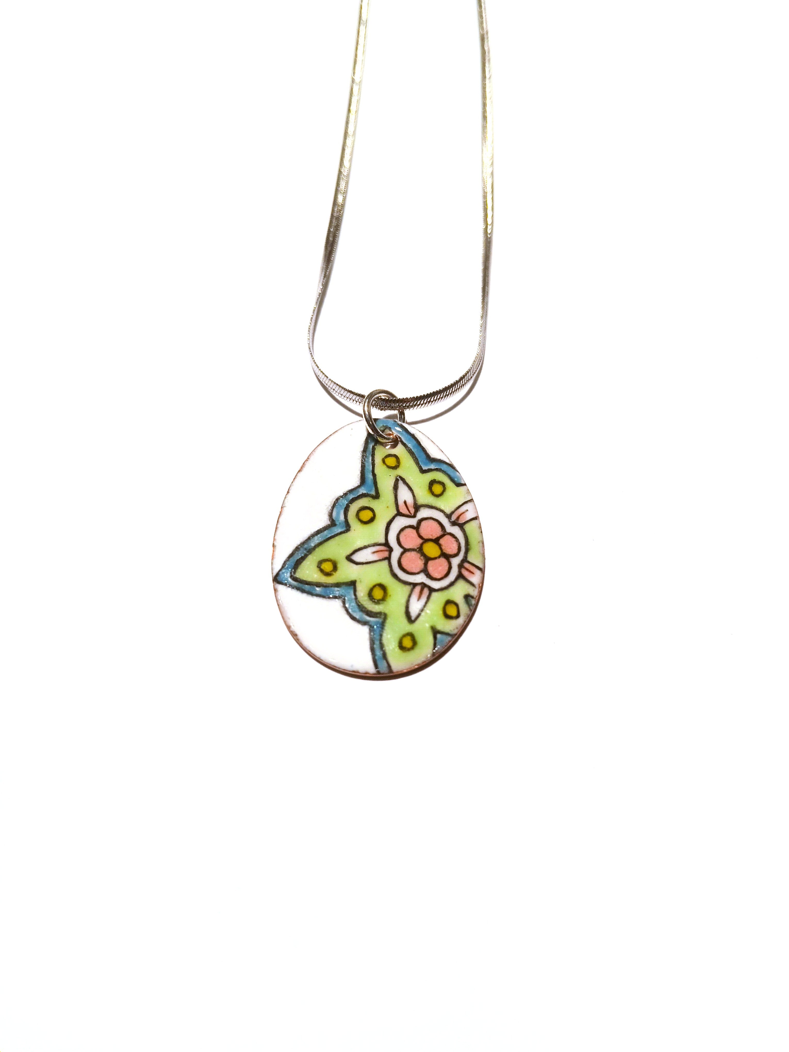 Pendentif (moyen œuf) en émail sur cuivre - Collection Bella