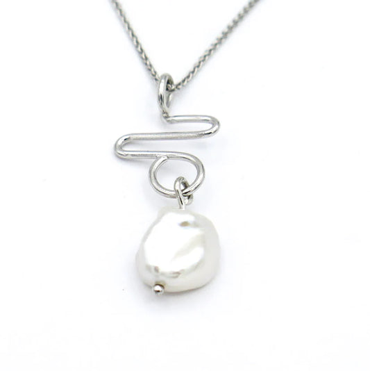 Pendentif Epona en argent de forme zigzag et perle Keshi, RP8