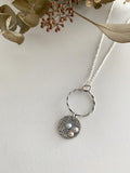 Collier avec pendentif texturé à 3 petites perles. H197 - Christine Mercier atelier-boutique