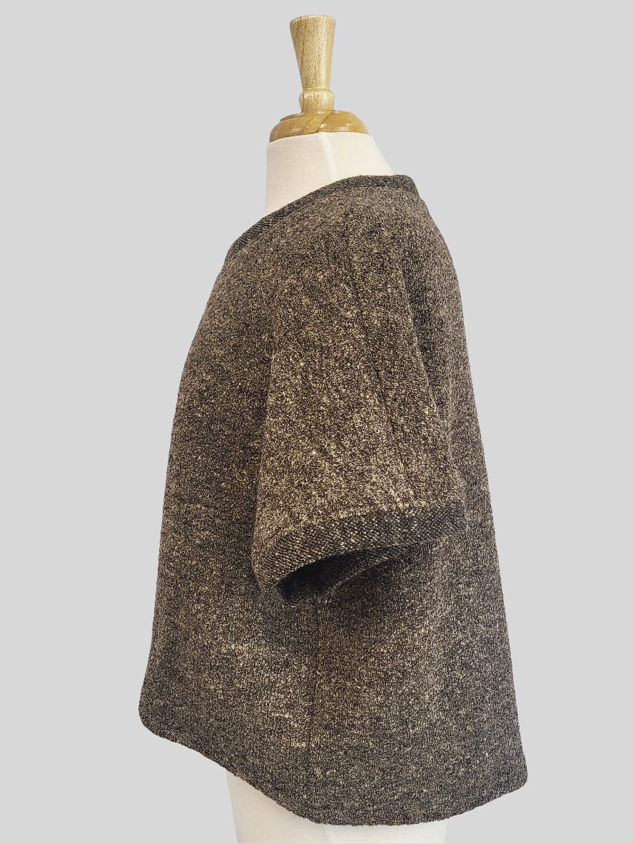 Loose-fitting wool knit top