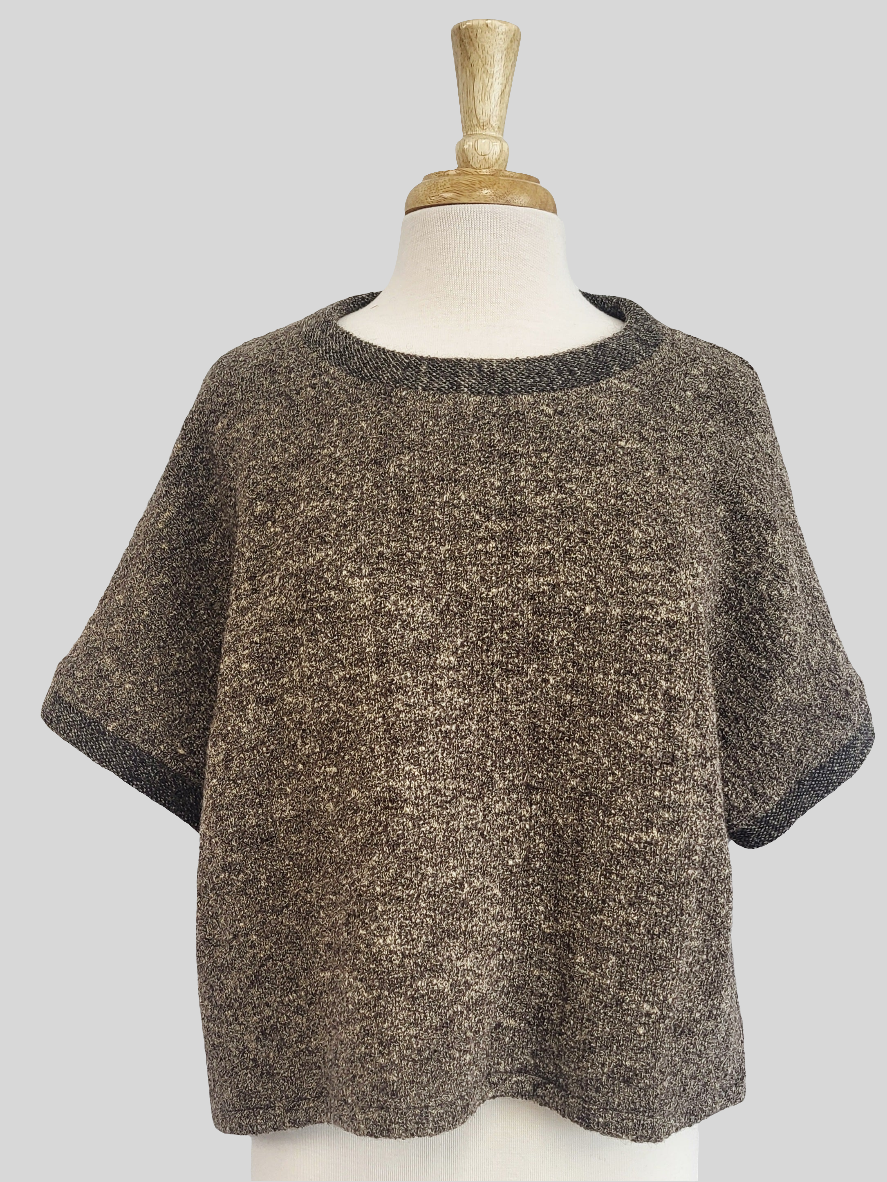 Loose-fitting wool knit top