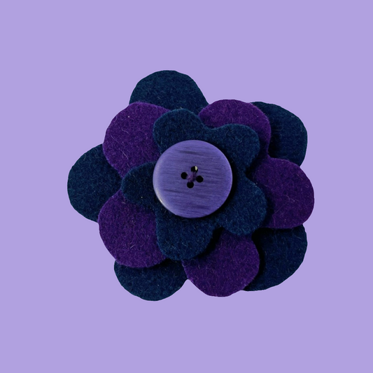 Broche fleur en laine