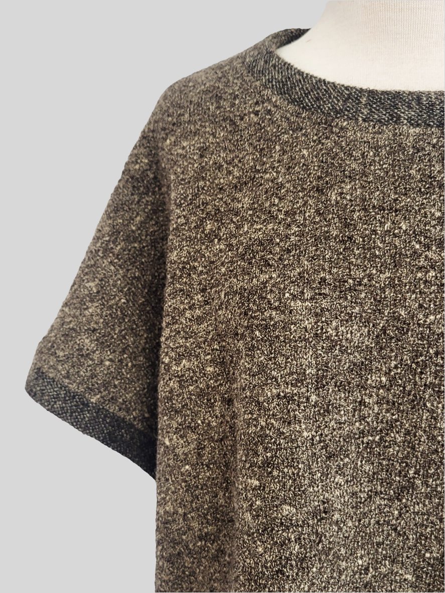 Loose-fitting wool knit top