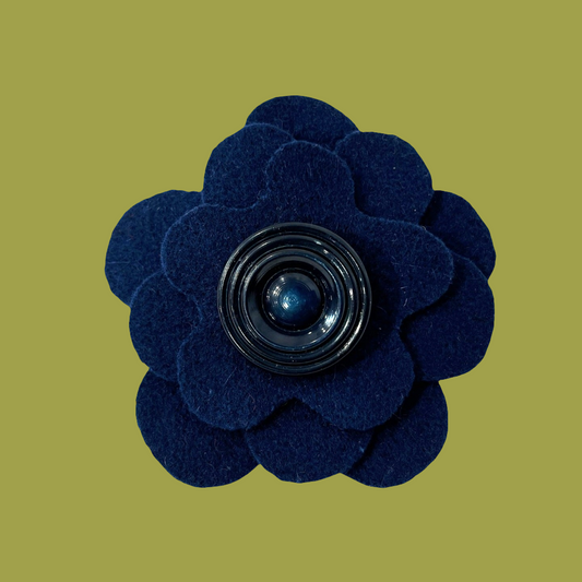 Broche fleur en laine