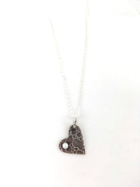 SEY - Collier à pendentif coeur texturé en argent et perle CO04