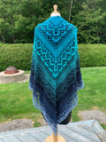 Grand châle triangle, dégradé en tons bleu et turquoise