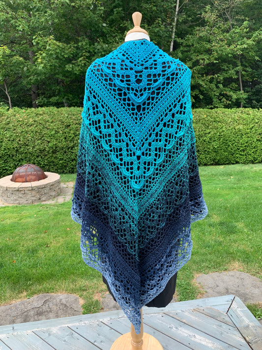 Grand châle triangle, dégradé en tons bleu et turquoise