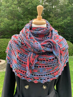 Châle multicolore tricoté au crochet, gris, bleu, framboise, mauve.