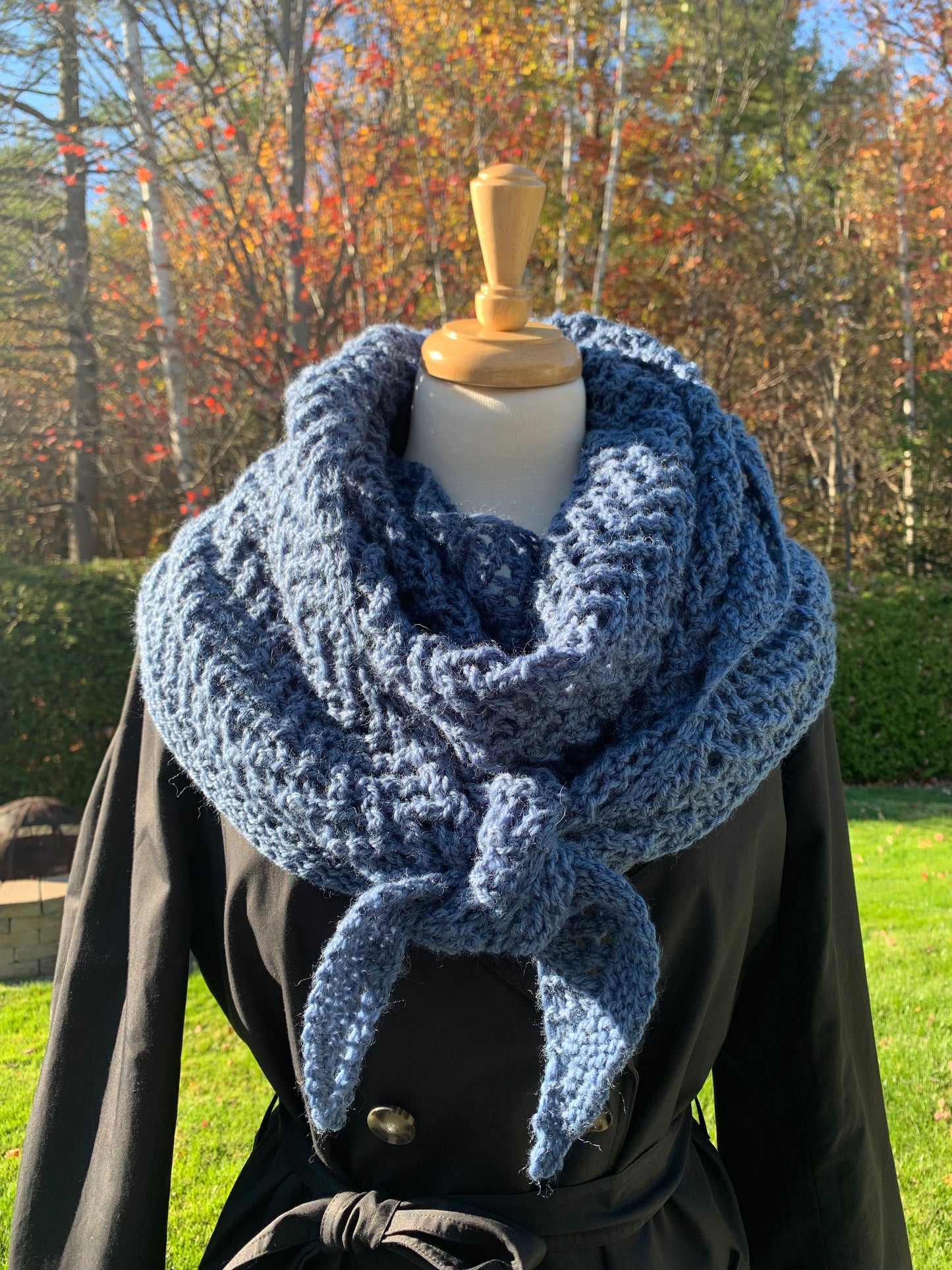 Châle bleu tricoté au crochet, 100% laine