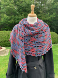 Châle multicolore tricoté au crochet, gris, bleu, framboise, mauve.