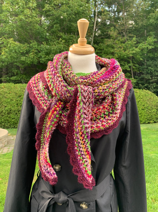 Châle tricoté au crochet, multicolore avec bordure bourgogne