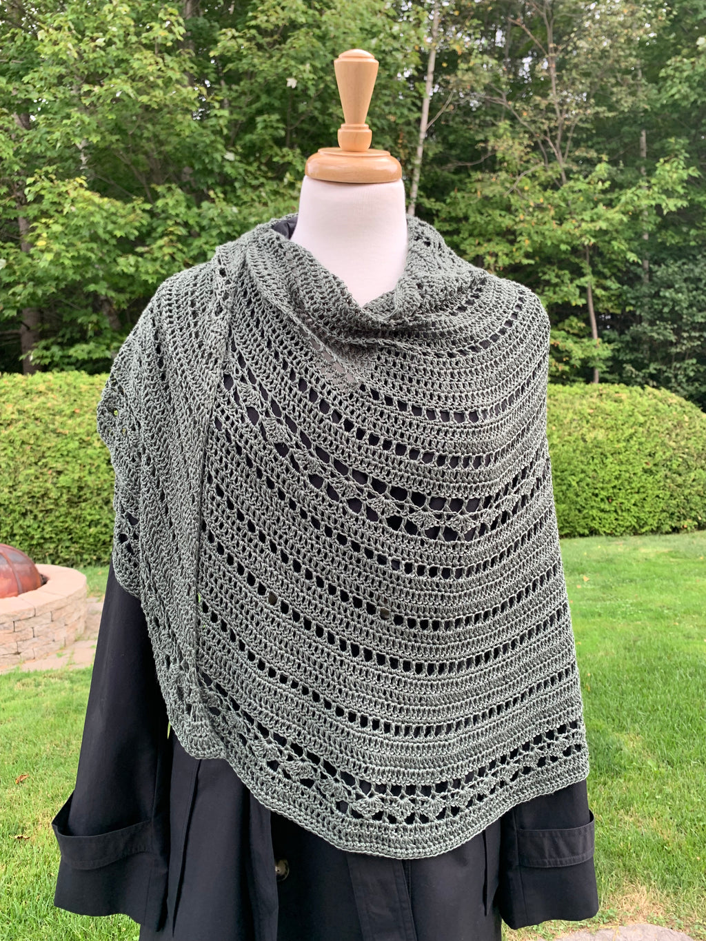 Crochet-knitted bamboo shawl, in pine green