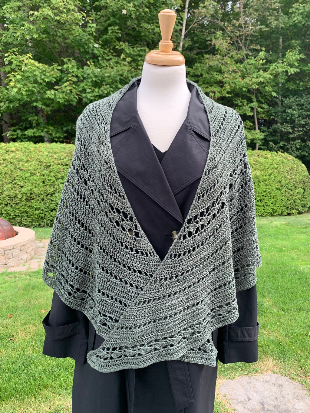 Crochet-knitted bamboo shawl, in pine green