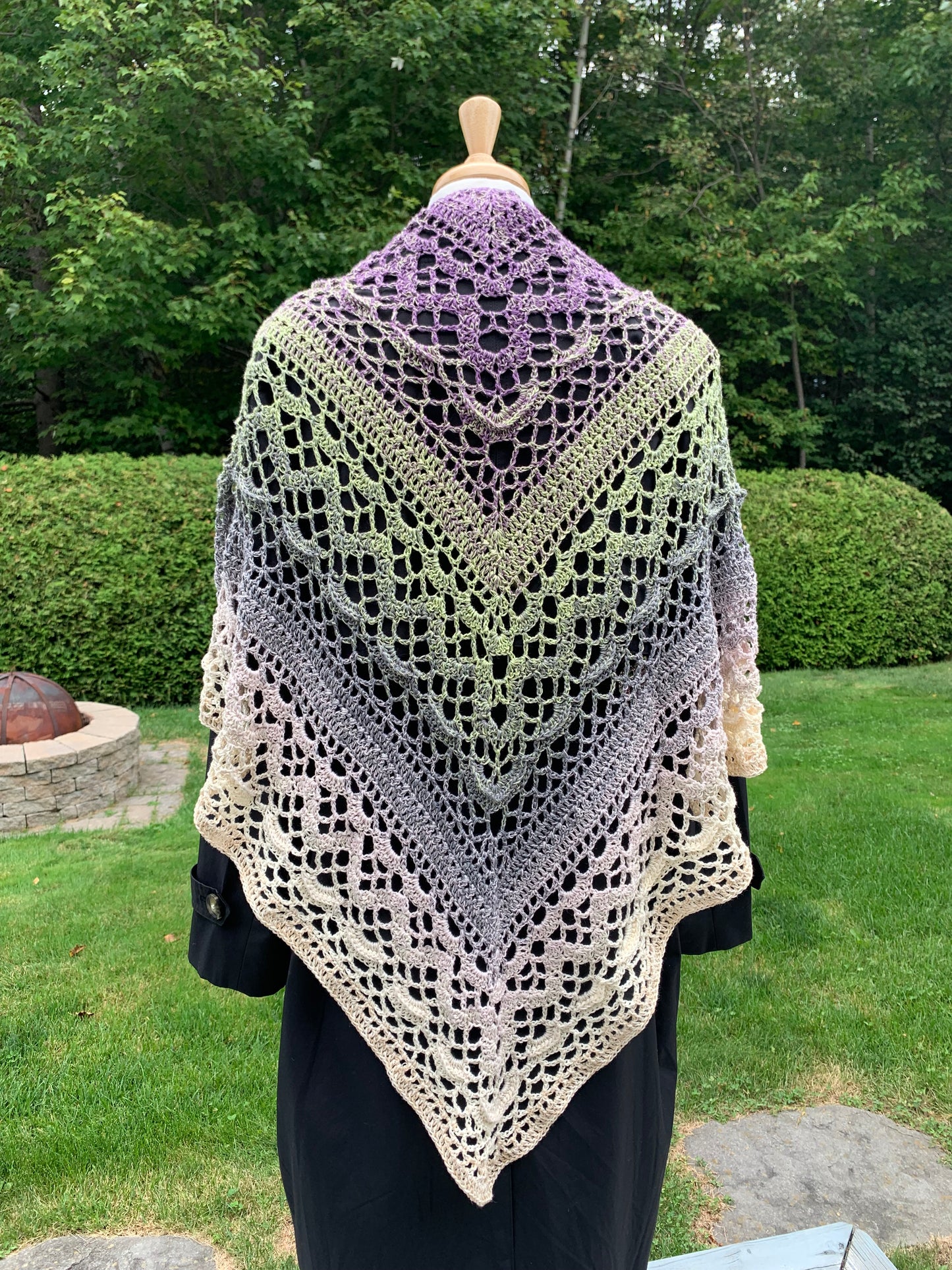 Grand châle triangle, dégradé de couleur beige, gris, vert et lilas