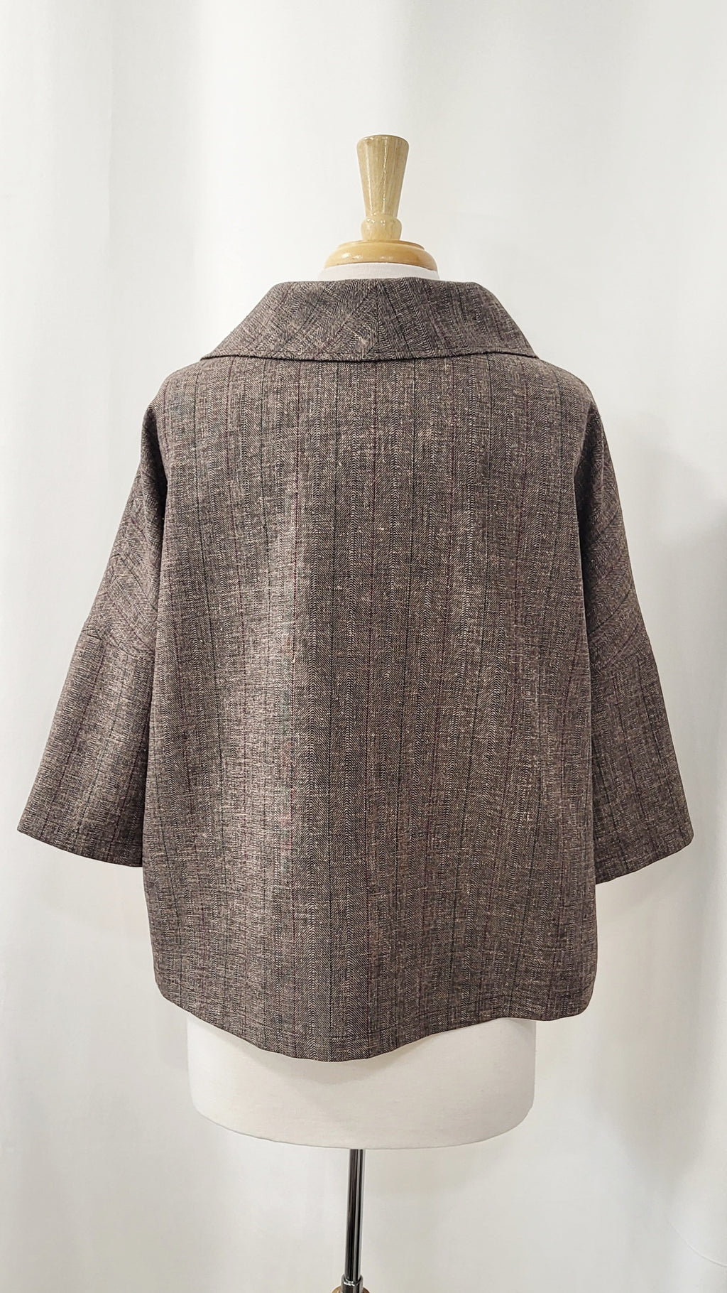 Pèlerine, veste pour femme en laine et soie, chevrons marron à fines rayures