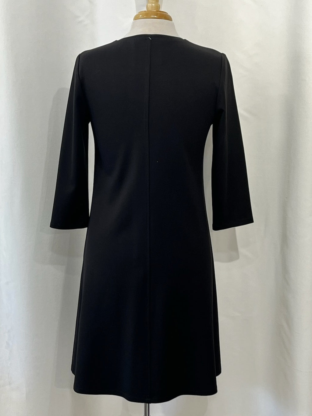 Robe Christine noire à manches trois-quarts