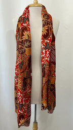 Foulard long imprimé oriental en tons chauds