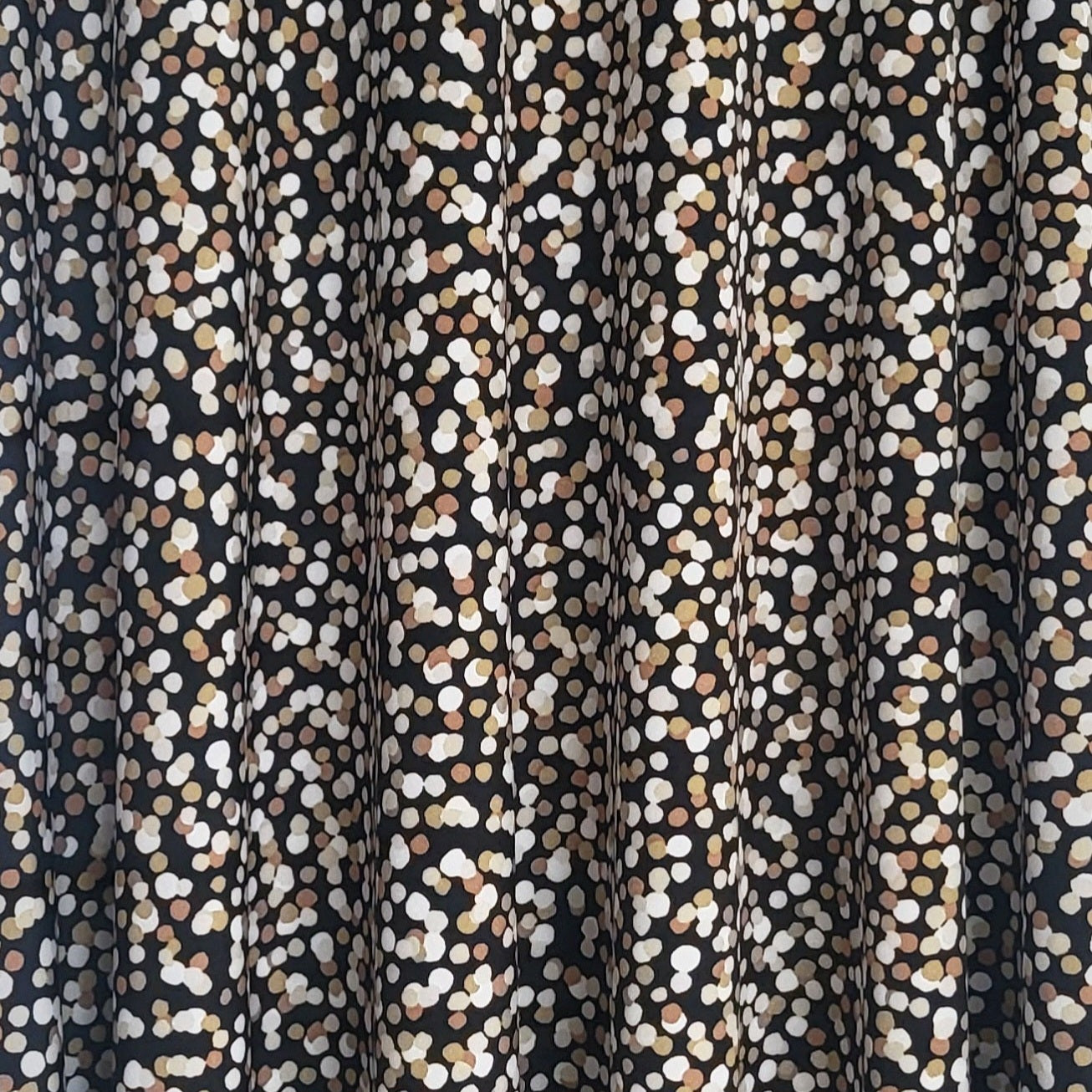 Mid-length flared skirt in printed electric blue.