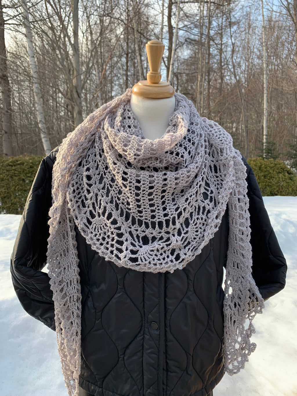 MPA - Châle ananas gris pâle tricoté au crochet