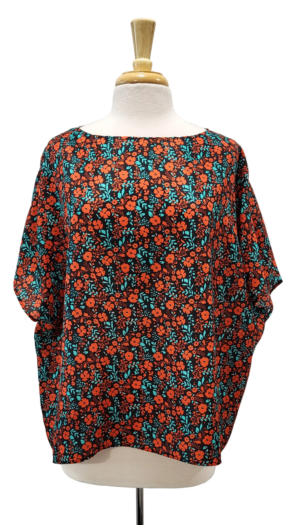 Tunique en soie, fleuri rouge et turquoise sur fond noir