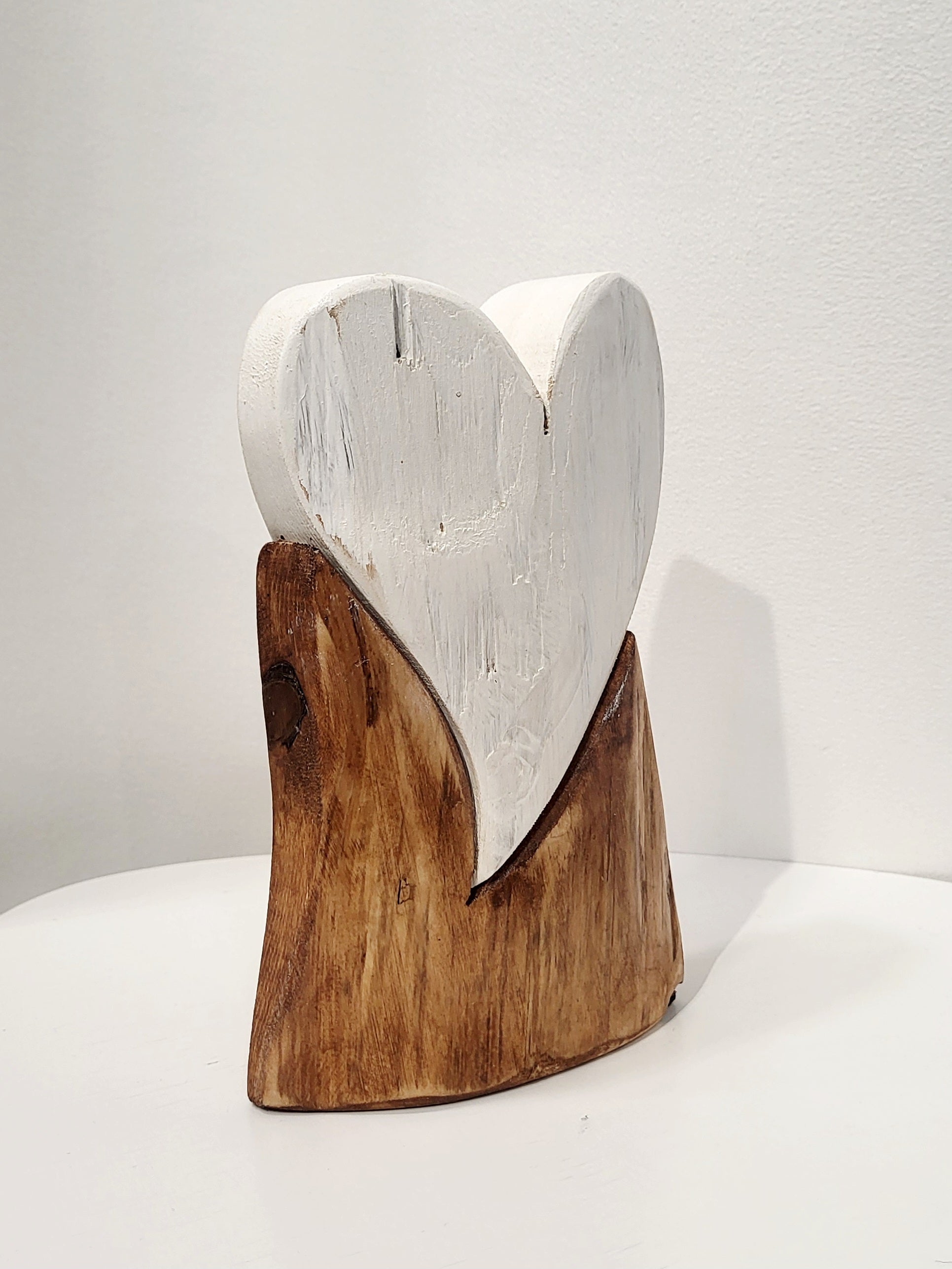 Coeur blanc en bois sur socle - Bertrand Massé artiste (Copie)