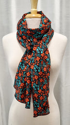 Foulard long en soie, fleuri rouge et turquoise sur fond noir