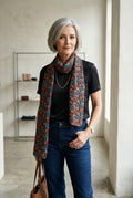 Foulard long en soie, fleuri rouge et turquoise sur fond noir