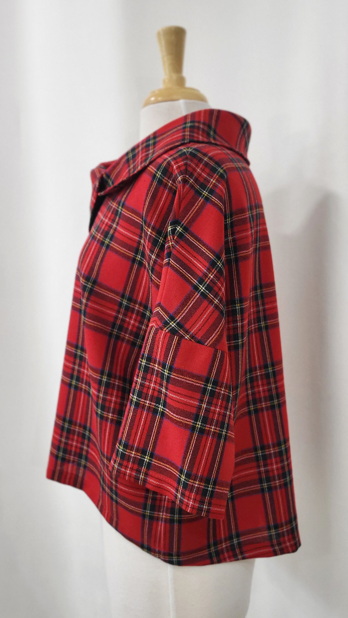 Pèlerine, veste pour femme en pure laine, rouge à carreaux